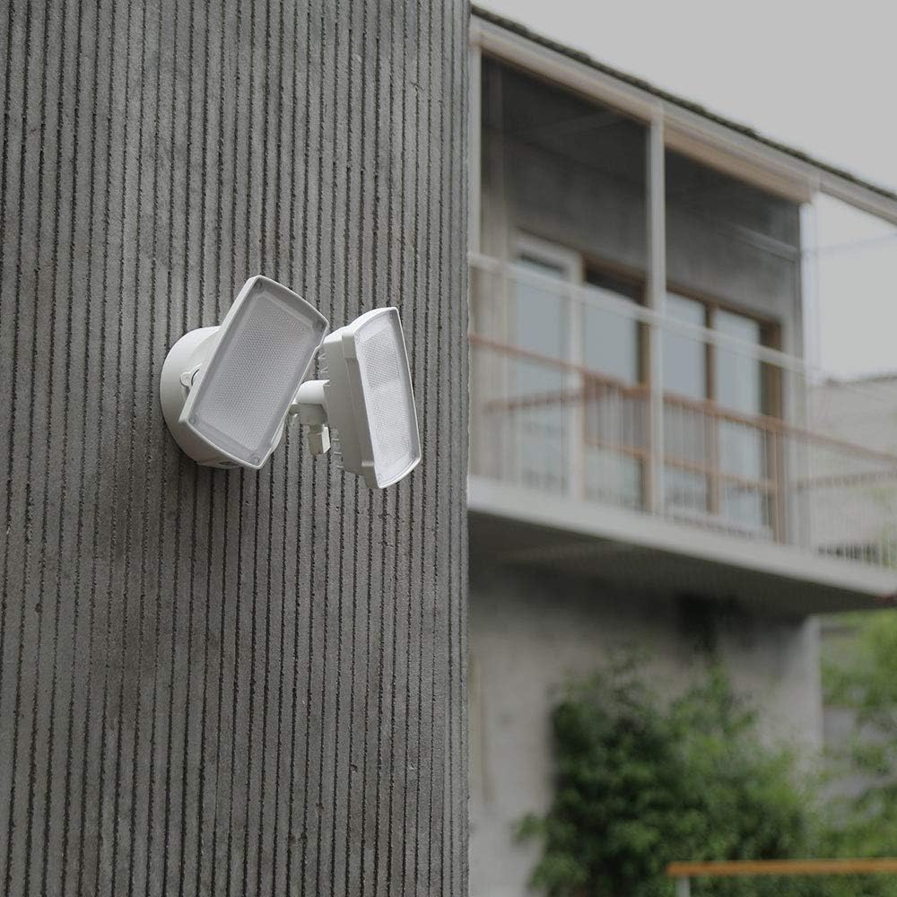 32W LED Dusk-to-Dawn Floodlight
